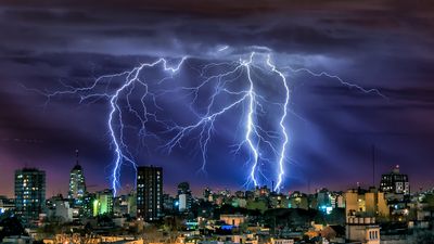 How to photograph lightning like a pro