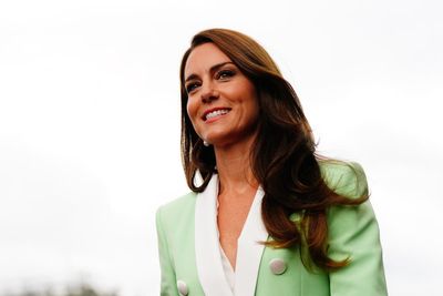 Kate returns to Wimbledon as organisers close queue after weather warnings