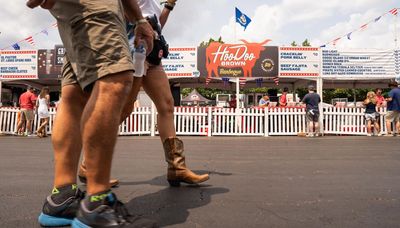 Windy City Smokeout brings people out for the barbecue and the country music