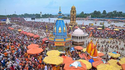 Record rush of devotees in Haridwar leaves tonnes of waste