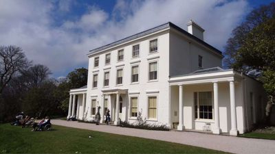 Over 100 tourists stuck at Agatha Christie's house for 7 hours