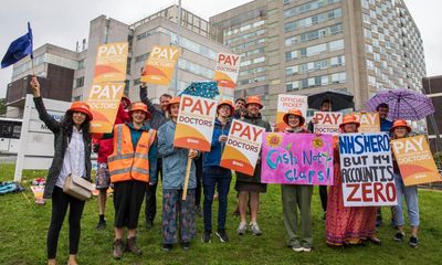 NHS consultants’ strike ‘could cause more delays than junior doctors’ action’