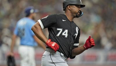 Eloy Jimenez expected to miss several days with groin injury