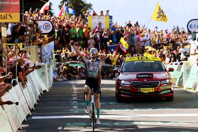 Wout Poels wins Stage 15 of the Tour de France as the GC battle ends in a grinding stalemate