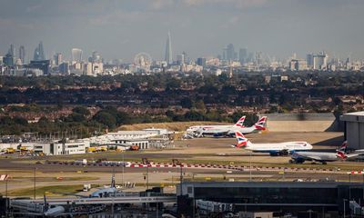 Airport expansion does not boost UK growth or productivity – report