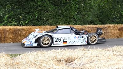 Porsche 911 GT1 Loses Rear Wing And Engine Cover In Goodwood FoS Crash