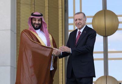 Turkey's Erdogan heads to Gulf seeking funds for ailing economy