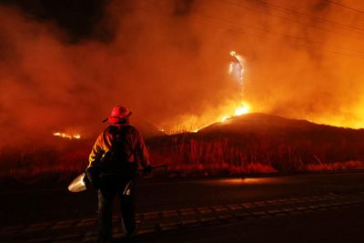 Firefighters battle California wildfires amid blistering heatwave