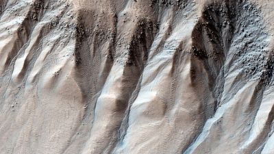 Water on Mars carved deep gullies and left a 'great puzzle' for Red Planet history