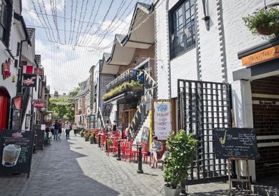 Glasgow west end bar U-turns on wage cuts for staff