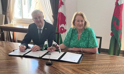 Welsh government and Cornwall council sign collaboration deal