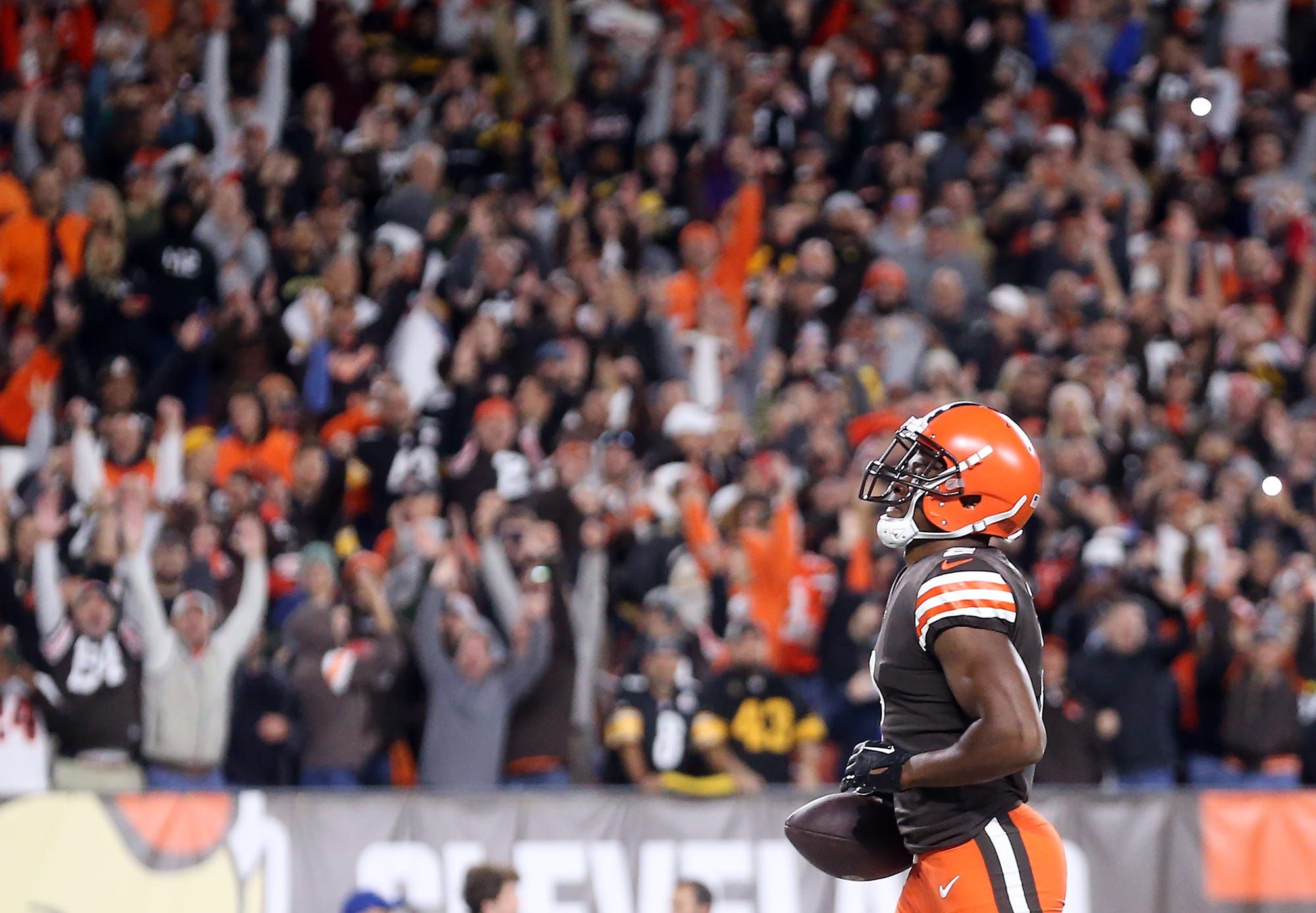 LOOK: Browns and Bengals get into interstate squabble over white