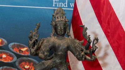 U.S. hands over 105 antiquities to India