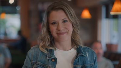 Watch Full House's Jodie Sweetin Throw Back To Adorable 1987 Sizzler's Commercial And Poke Fun At Her Career In New Ad