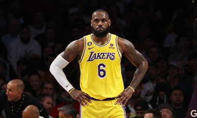 James Worthy on whether LeBron James deserves a Lakers statue