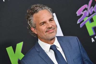 Mark Ruffalo calls for actors and writers to rid Hollywood of 'fat cats' and its 'empire of billionaires'