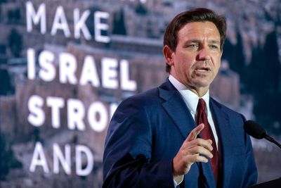 DeSantis pushes AI-generated attack ad featuring fake Trump voice