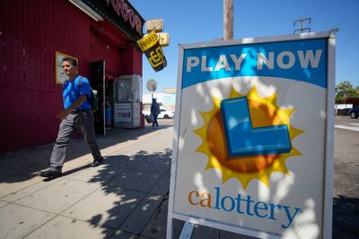 Big-ticket dreams spurred by $1 billion Powerball jackpot, but expert warns: Take is slow