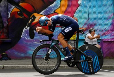 ‘Ran and jumped’ – Australian duo laugh off late Tour de France time trial start
