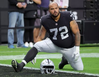 Jermaine Eluemunor self-proclaimed ‘luckiest guy in the NFL’ for facing Maxx Crosby every day in Raiders camp