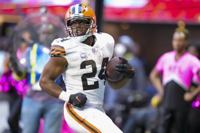 Browns RB Nick Chubb Squatting What Looked Like 600 Pounds Had NFL Fans in Awe
