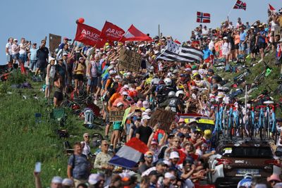 Voeckler suspended from Tour de France after moto stalls in front of Vingegaard