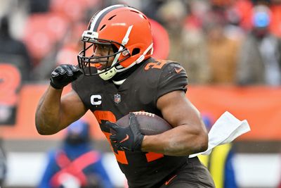 Nick Chubb blew NFL fans’ minds after squatting 600-plus pounds with ease (again!)