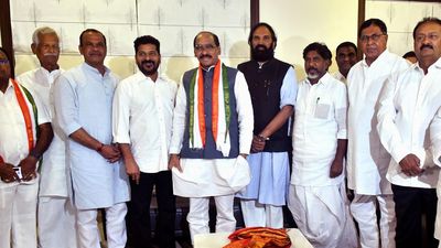 Congress leaders project a united stand from Komatireddy’s luncheon meeting