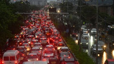 Heavy rain pounds Telangana; GHMC asks people to stay indoors