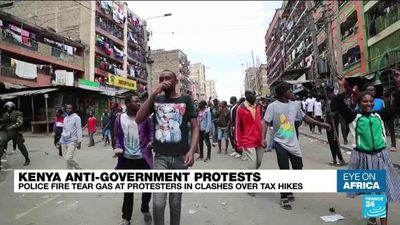 Police clash with anti-government protesters in Kenya