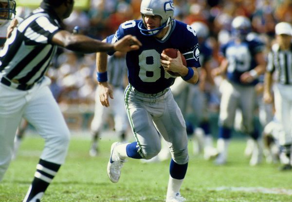 NFL Fashion Advice on X: With the return of the Seahawks throwbacks, the  wolf gray jersey is no more. No complaints from me. But I hope to see wolf  gray pants remain