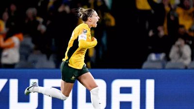 Steph Catley penalty gives Sam Kerr-less Australia winning start in FIFA Women's World Cup