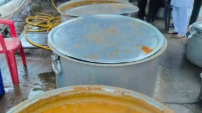 Ulhasnagar based Darbar distributed food among rain affected people