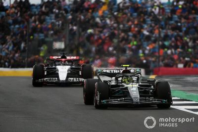 Hamilton: De Vries sacking “how Red Bull works” in F1