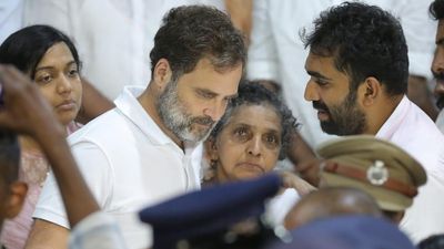 As in life, Oommen Chandy draws huge crowds to his funeral