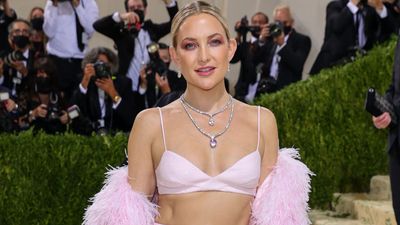 Kate Hudson’s tiny periwinkle nails are so chic and so adorable