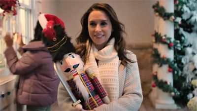 One Of Lacey Chabert's Biggest Hallmark Christmas Movies Is Getting A Sequel