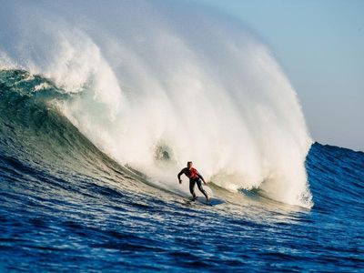Wright surfs to opening heat win at Jeffreys Bay