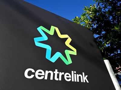 Welfare safety net compared to a 'parachute with holes'