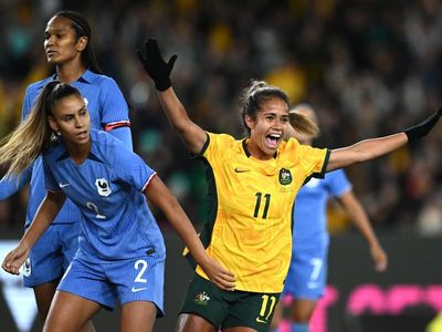 Fowler steers Matildas to send-off victory over France
