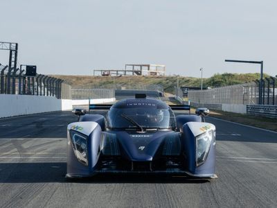 Student Team Develops World’s Fastest-Charging Electric Race Car