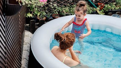 Hot Tub vs Sauna: We compare the two top brands