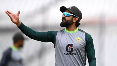 Mohammad Hafeez front-runner to become Pakistan's chief selector