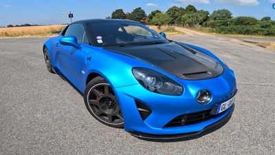 Alpine A110 R Autobahn Run Proves French Coupe Doesn't Get Enough Attention