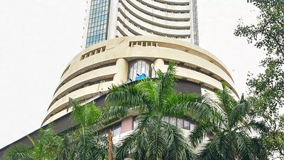 Sensex, Nifty crash on earning disappointments, global cues