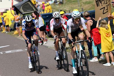 As it happened: Mohoric prevails in chaotic Tour de France stage 19 breakaway battle
