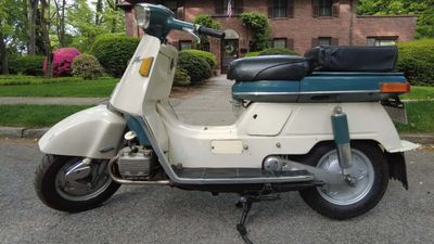 This Rare 1962 Honda Juno M80 Boxer Scooter Is Currently Up For Grabs