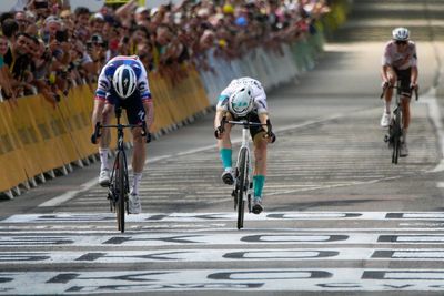 Matej Mohoric takes photo finish to win stage 19 of Tour de France