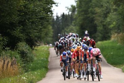 Tour de France stage 19 one of the fastest in history as teams fight for scraps