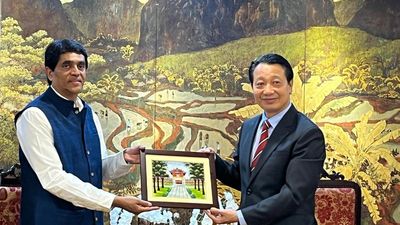 Buggana discusses scope of collaborations with Vietnamese trade body in Hanoi